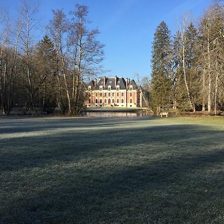 Chateau Du Breuil Bed & Breakfast Gevrolles Екстериор снимка