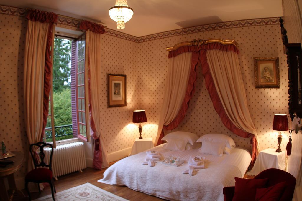 Chateau Du Breuil Bed & Breakfast Gevrolles Стая снимка