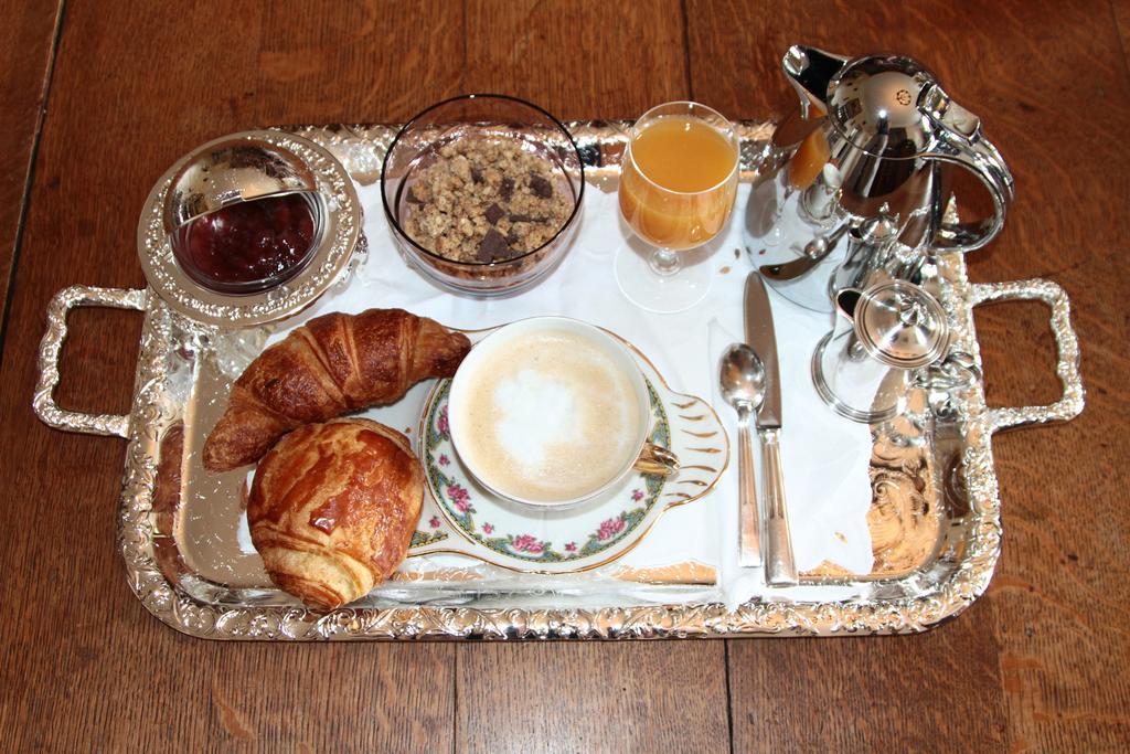 Chateau Du Breuil Bed & Breakfast Gevrolles Екстериор снимка
