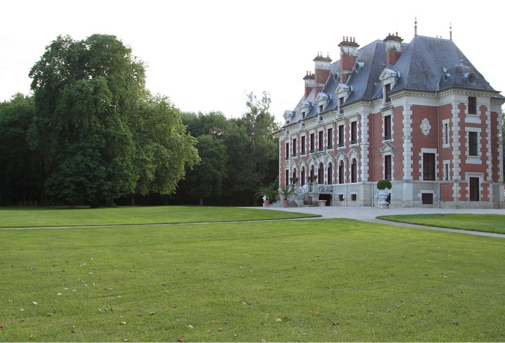 Chateau Du Breuil Bed & Breakfast Gevrolles Екстериор снимка