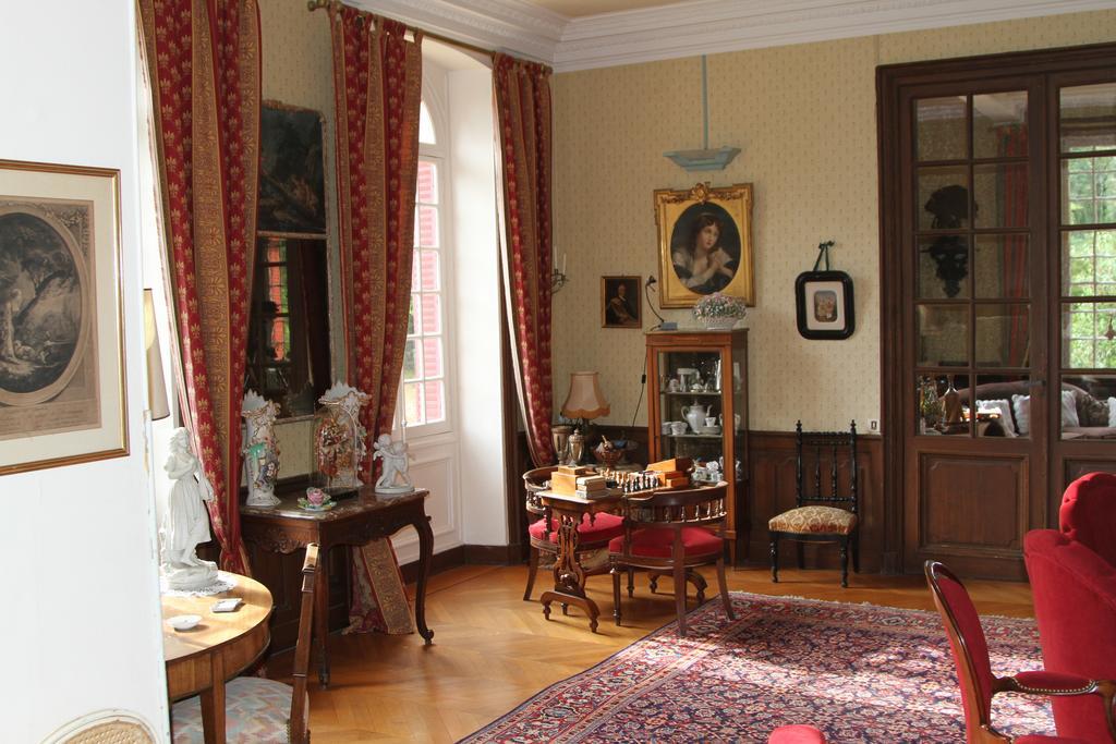 Chateau Du Breuil Bed & Breakfast Gevrolles Екстериор снимка